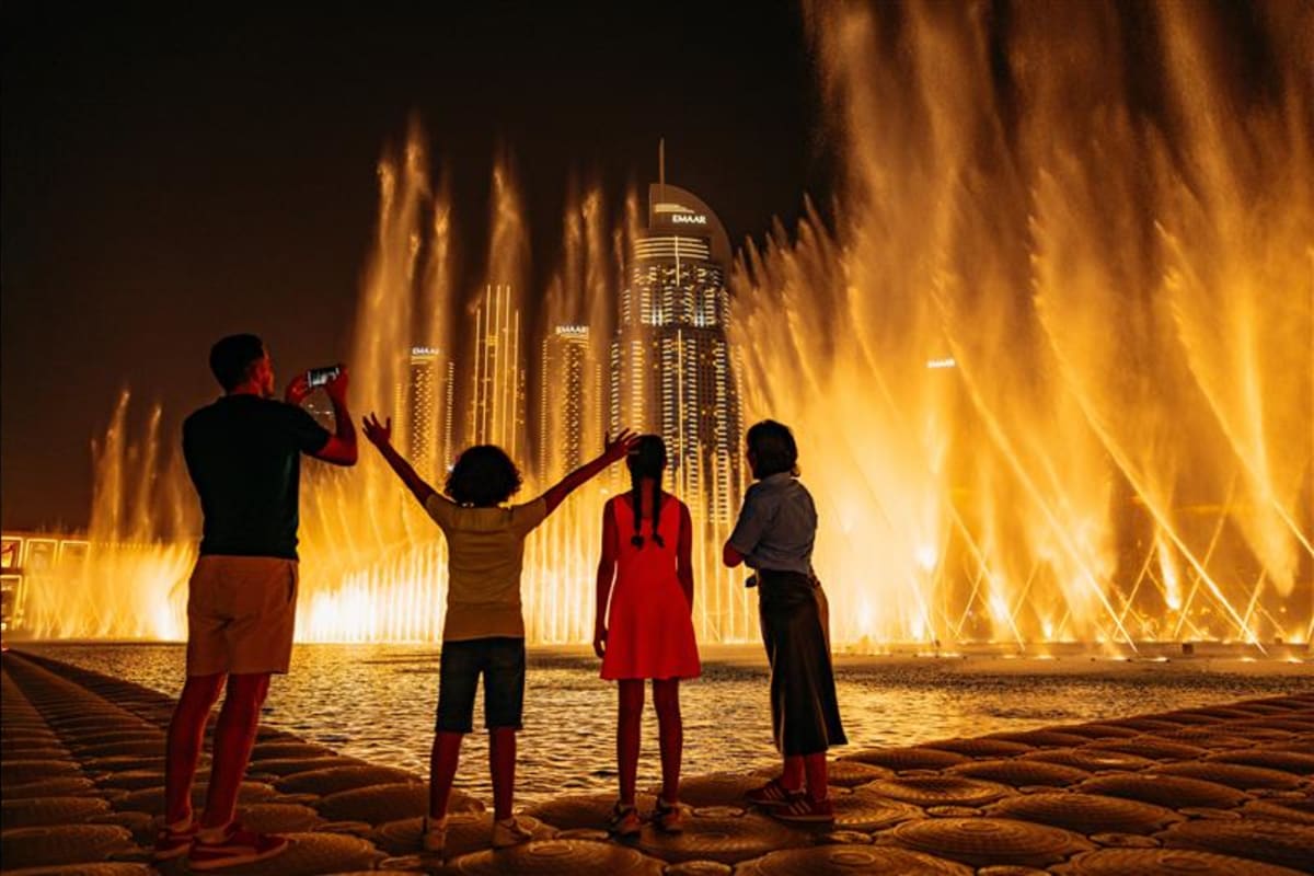 Dubai Fountain Show and Lake Ride