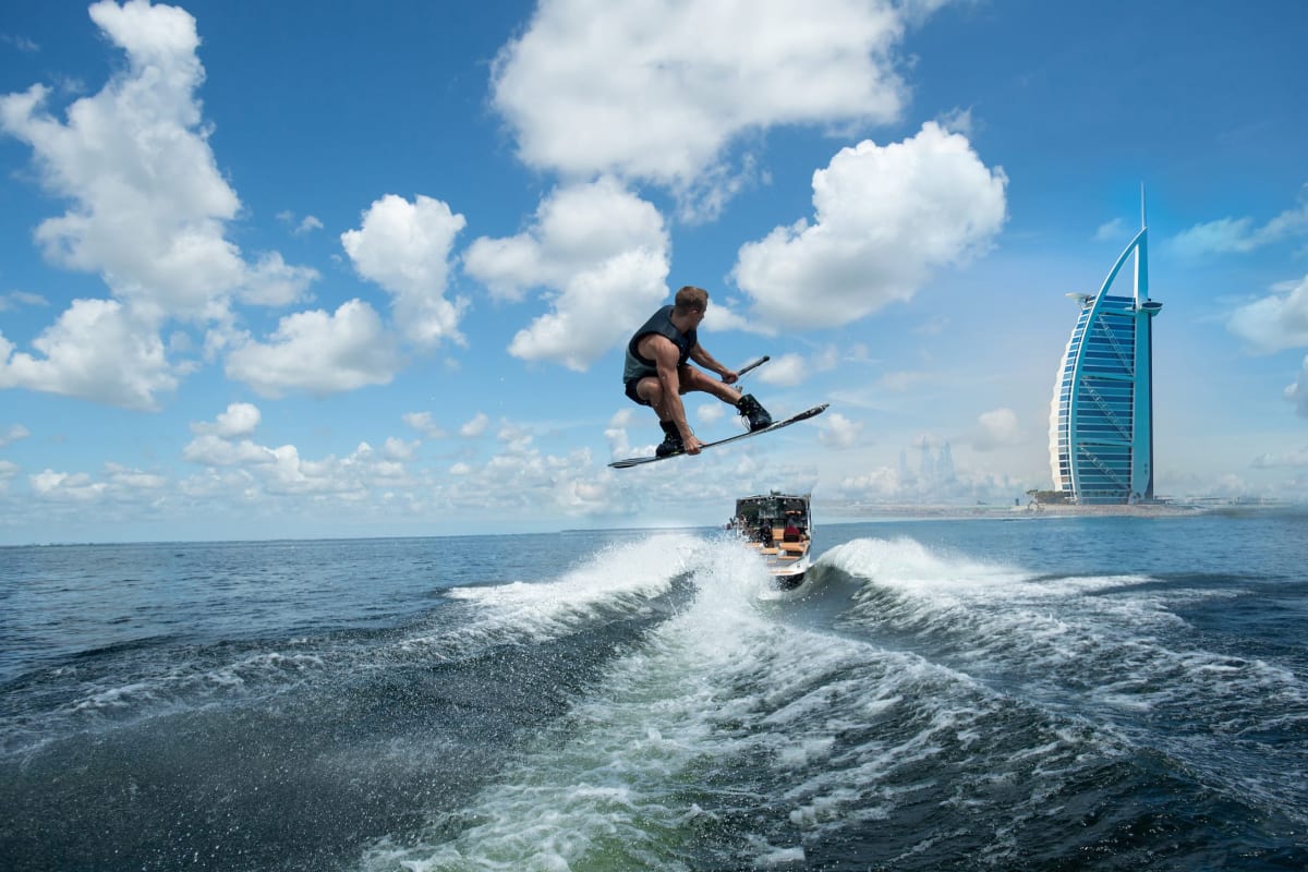 Wake Boarding Dubai 15min